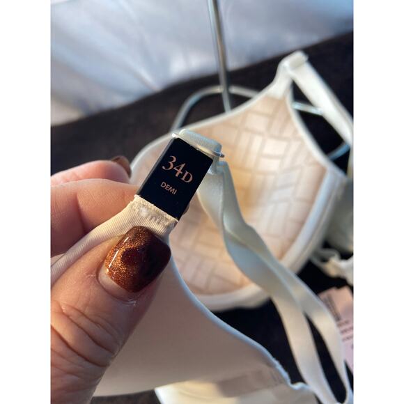 Victoria's Secret bra - Picture 8 of 8